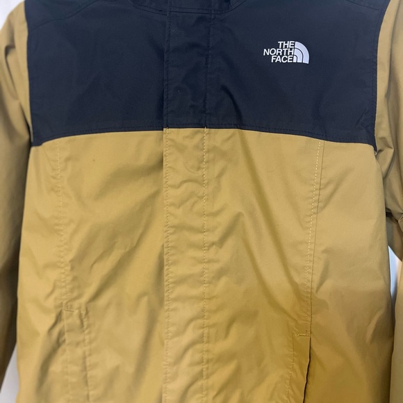Boys Northface Shell Jacket size (Med) 10/12 - Picture 4 of 5